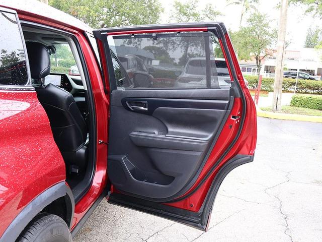 Photo of 2022 Ruby Flare Pearl Toyota Highlander