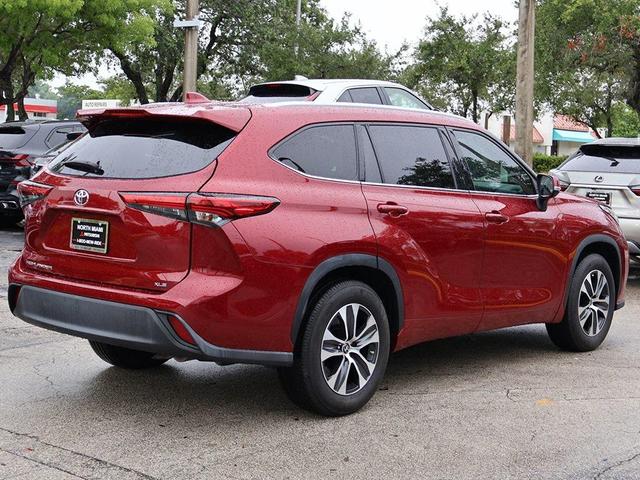 Photo of 2022 Ruby Flare Pearl Toyota Highlander