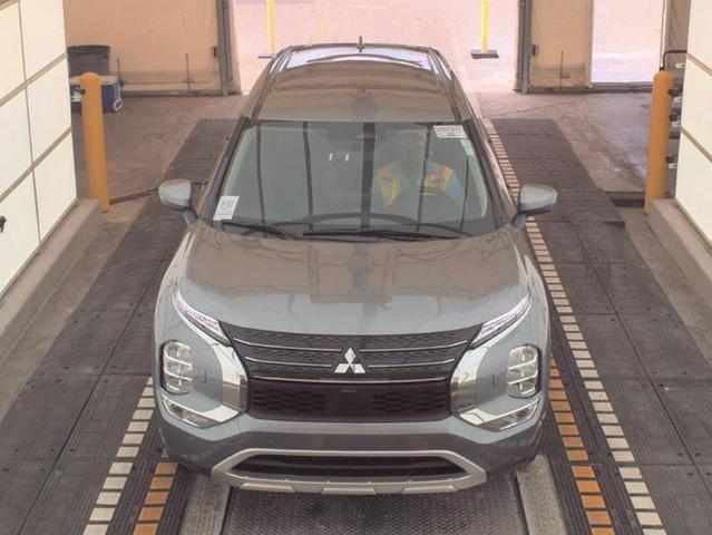 Photo of 2024 Gray Mitsubishi Outlander