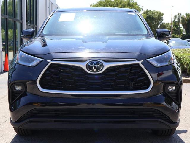 Photo of 2024 Midnight Black Metallic Toyota Highlander