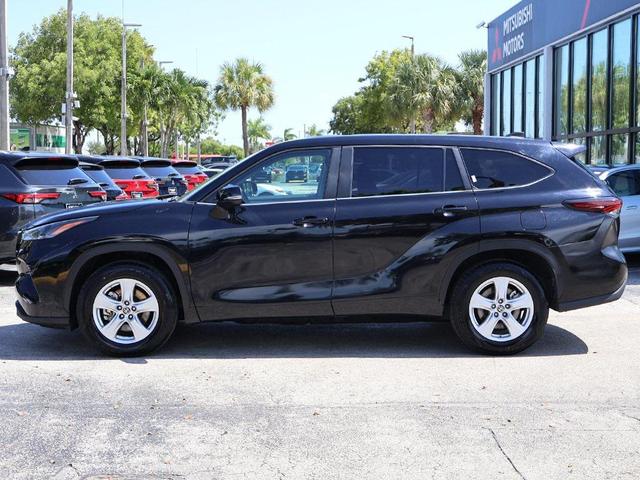 Photo of 2024 Midnight Black Metallic Toyota Highlander