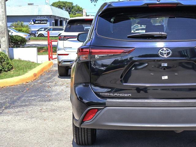 Photo of 2024 Midnight Black Metallic Toyota Highlander