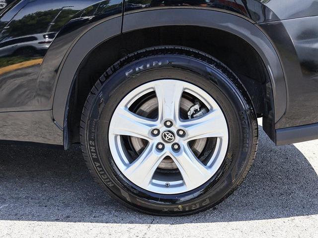Photo of 2024 Midnight Black Metallic Toyota Highlander