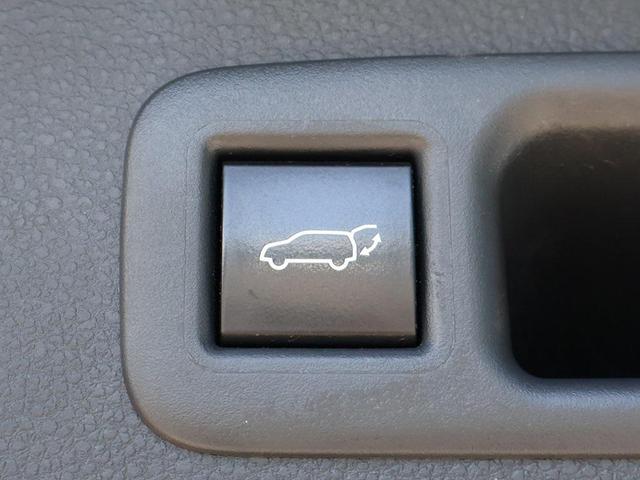 Photo of 2024 Midnight Black Metallic Toyota Highlander