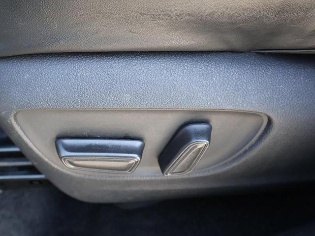 Photo of 2024 Midnight Black Metallic Toyota Highlander