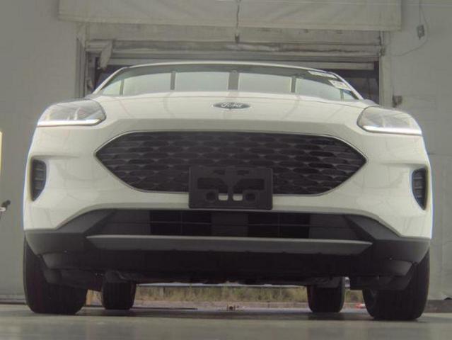 Photo of 2022 Oxford White Ford Escape