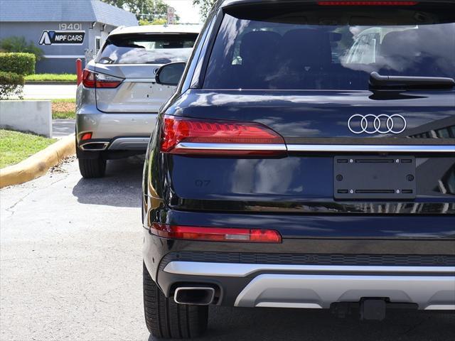 Photo of 2025 Mythos Black Metallic Audi Q7