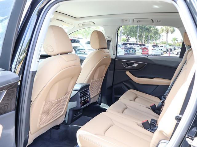 Photo of 2025 Mythos Black Metallic Audi Q7