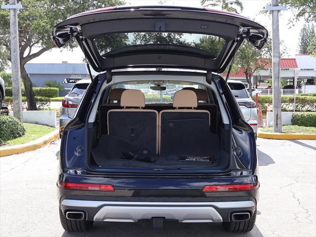 Photo of 2025 Mythos Black Metallic Audi Q7
