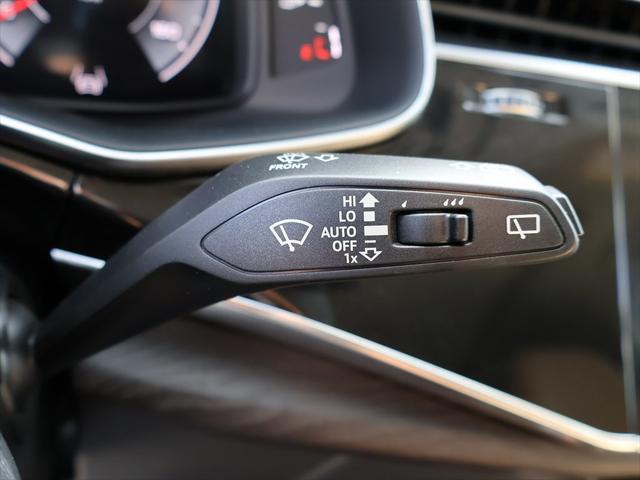 Photo of 2025 Mythos Black Metallic Audi Q7
