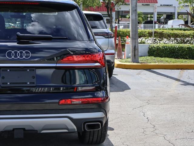Photo of 2025 Mythos Black Metallic Audi Q7