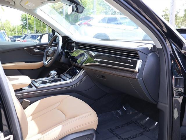 Photo of 2025 Mythos Black Metallic Audi Q7