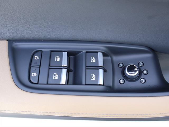 Photo of 2025 Mythos Black Metallic Audi Q7