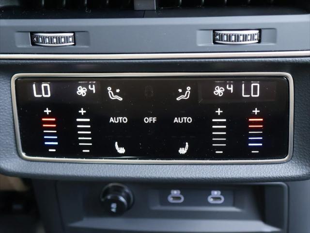 Photo of 2025 Mythos Black Metallic Audi Q7