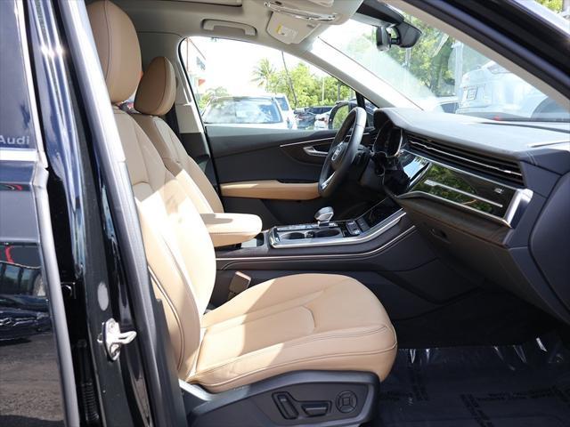 Photo of 2025 Mythos Black Metallic Audi Q7