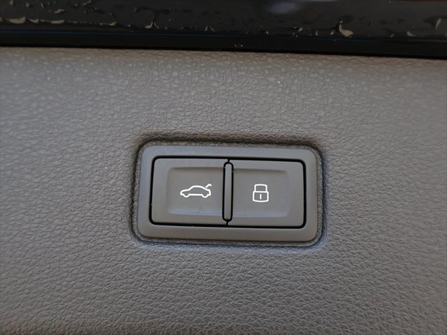 Photo of 2025 Mythos Black Metallic Audi Q7