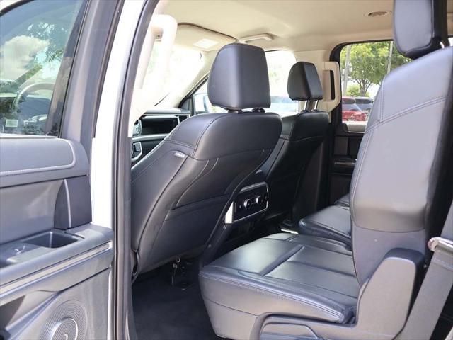 Photo of 2024 Oxford White Ford Expedition