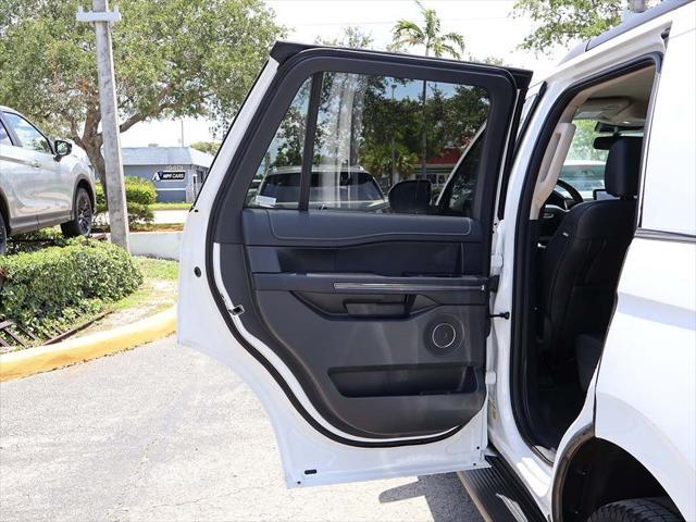 Photo of 2024 Oxford White Ford Expedition
