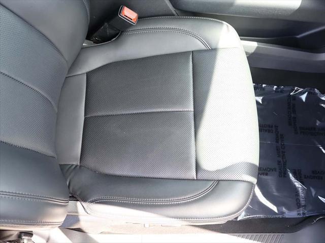 Photo of 2024 Oxford White Ford Expedition