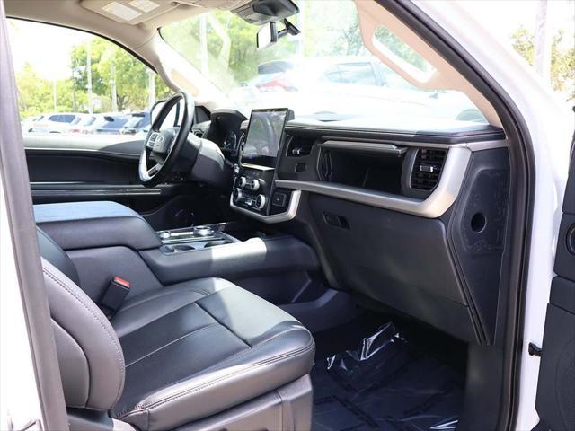 Photo of 2024 Oxford White Ford Expedition