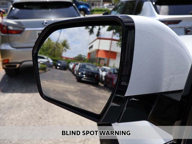 Photo of 2024 Oxford White Ford Expedition