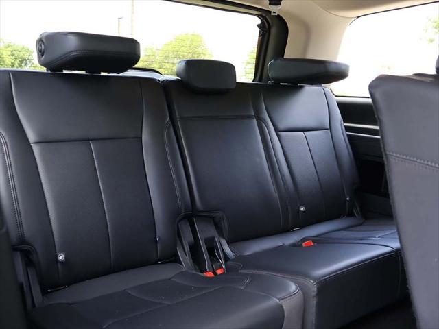 Photo of 2024 Oxford White Ford Expedition