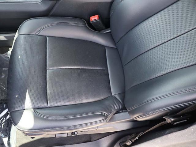 Photo of 2024 Oxford White Ford Expedition