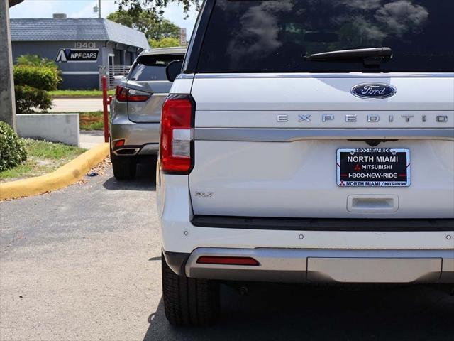 Photo of 2024 Oxford White Ford Expedition