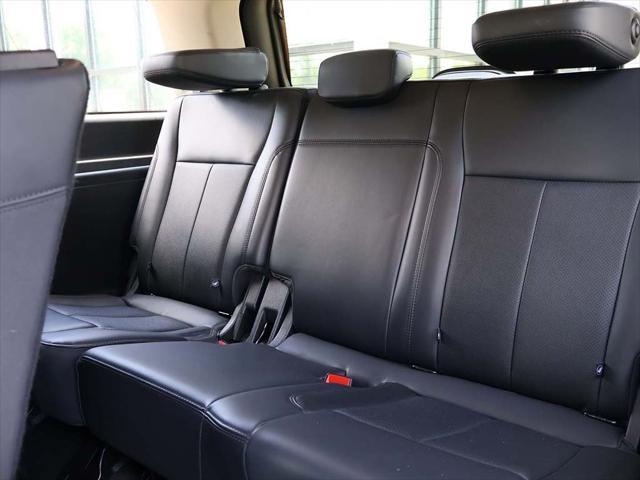 Photo of 2024 Oxford White Ford Expedition