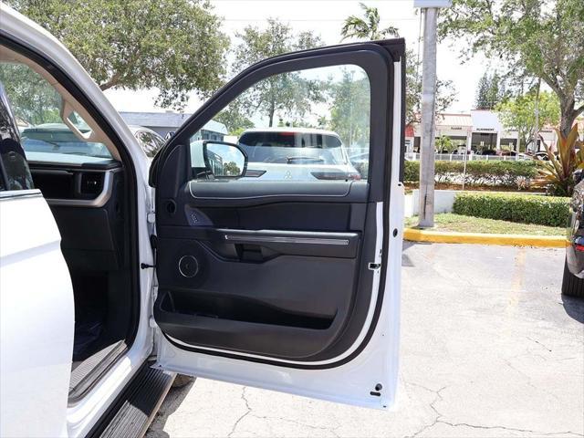 Photo of 2024 Oxford White Ford Expedition