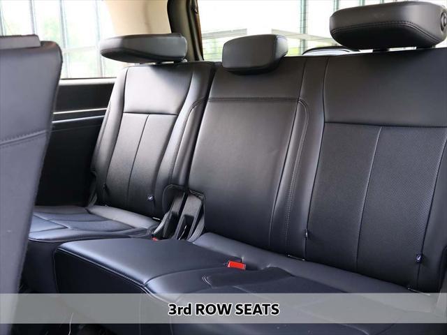 Photo of 2024 Oxford White Ford Expedition