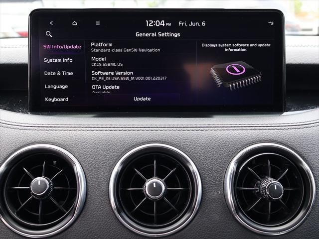 Photo of 2023 Ceramic Silver Kia Stinger