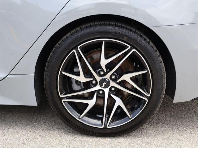 Photo of 2023 Ceramic Silver Kia Stinger