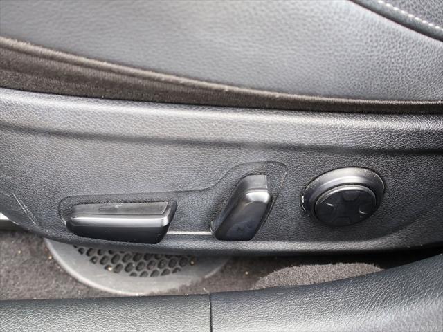Photo of 2023 Ceramic Silver Kia Stinger