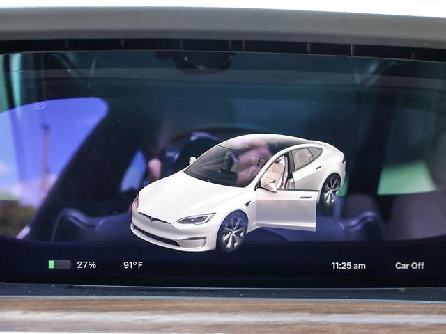 Photo of 2022 Pearl White Multi-Coat Tesla Model S