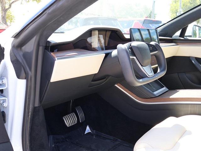 Photo of 2022 Pearl White Multi-Coat Tesla Model S