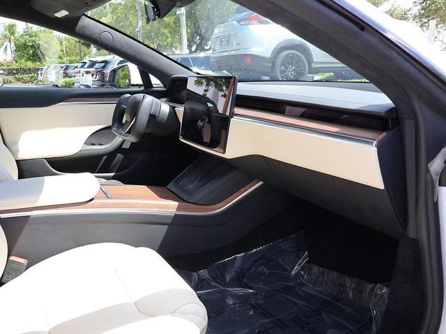 Photo of 2022 Pearl White Multi-Coat Tesla Model S