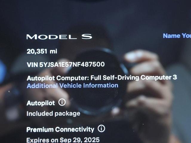Photo of 2022 Pearl White Multi-Coat Tesla Model S