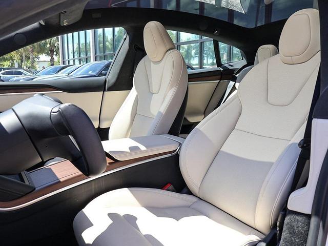 Photo of 2022 Pearl White Multi-Coat Tesla Model S