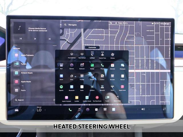 Photo of 2022 Pearl White Multi-Coat Tesla Model S