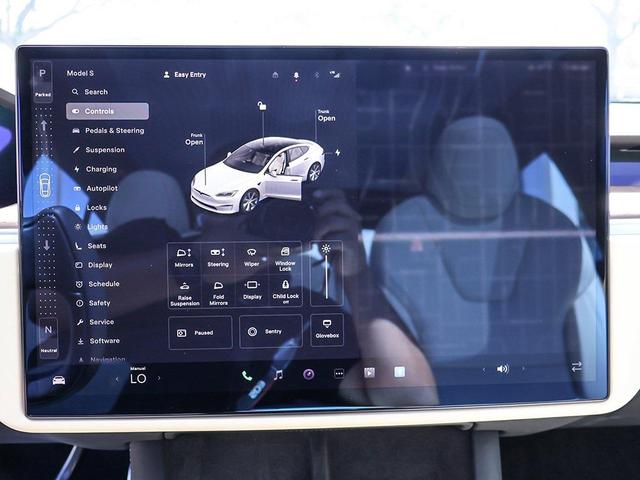 Photo of 2022 Pearl White Multi-Coat Tesla Model S