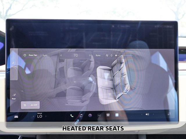 Photo of 2022 Pearl White Multi-Coat Tesla Model S