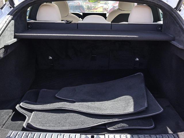 Photo of 2022 Pearl White Multi-Coat Tesla Model S