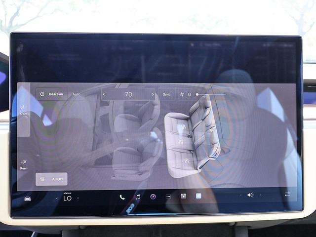 Photo of 2022 Pearl White Multi-Coat Tesla Model S