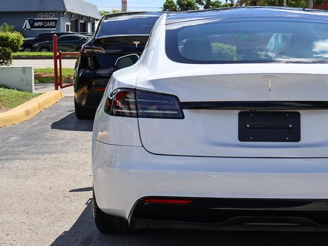 Photo of 2022 Pearl White Multi-Coat Tesla Model S