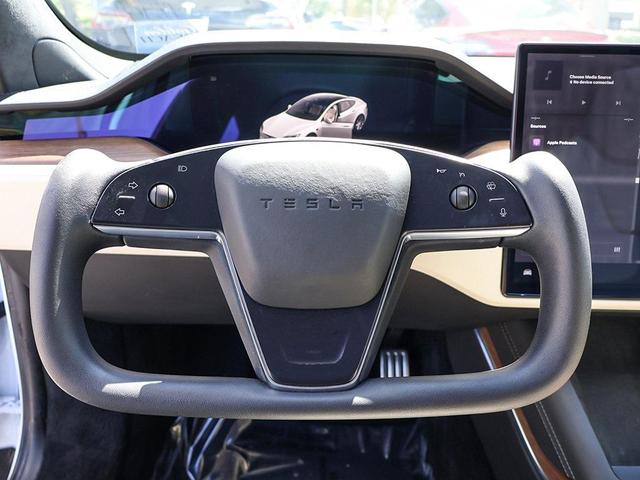 Photo of 2022 Pearl White Multi-Coat Tesla Model S