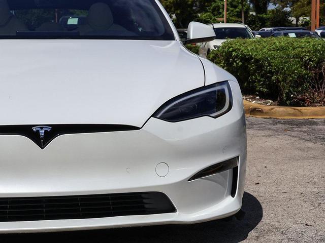 Photo of 2022 Pearl White Multi-Coat Tesla Model S