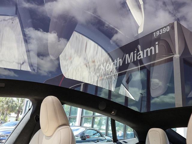Photo of 2022 Pearl White Multi-Coat Tesla Model S