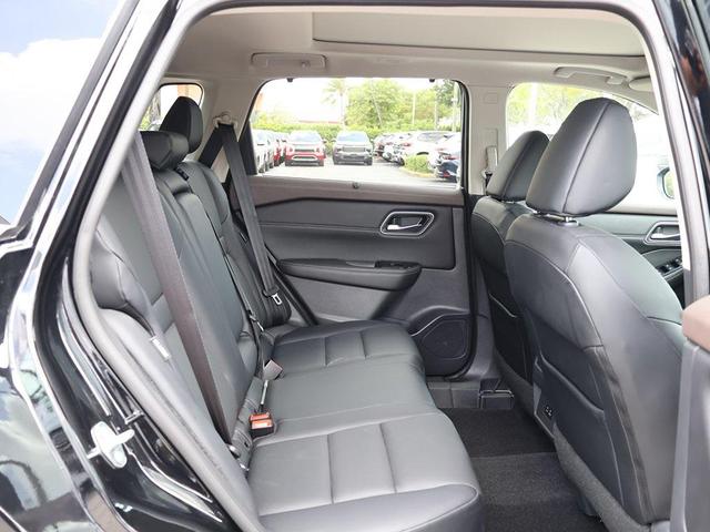 Photo of 2021 Super Black Nissan Rogue