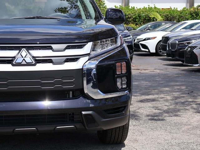 Photo of 2025 Labrador Black Pearl Mitsubishi Outlander Sport